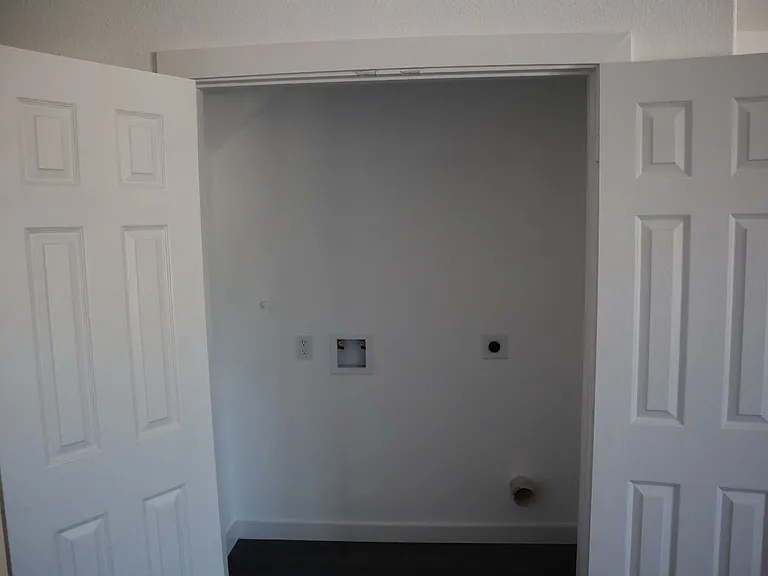 4326 Plaag St #B — Photo 9