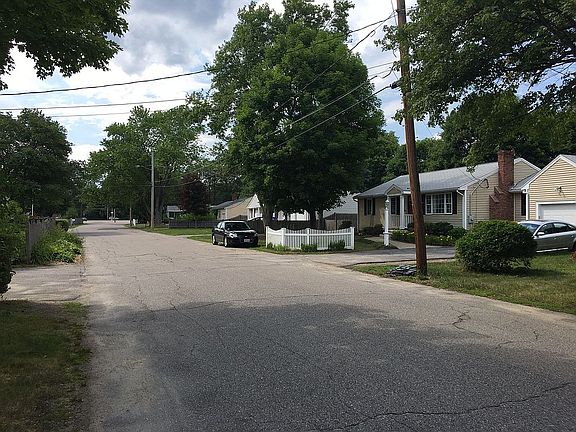Exterior Neighborhood (street photo)
