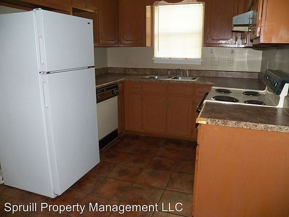 3rd image of 136 Helen Cir #A