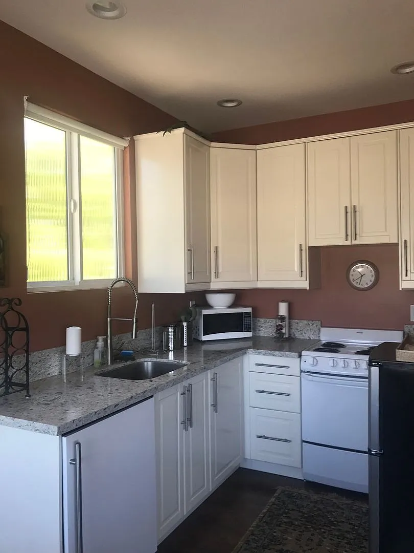 Large Mission Hills 1 Bedroom with Panoramic View lease — Photo 2