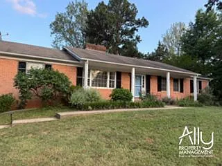 102 Lancaster Ct — Photo 1