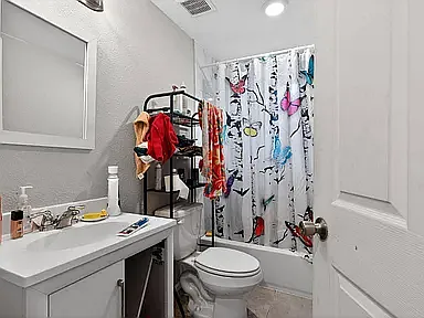 511 W Orange St — Photo 27