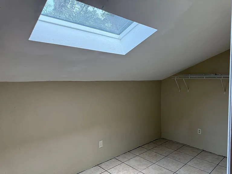 4304 SW 70th Ter #B — Photo 8
