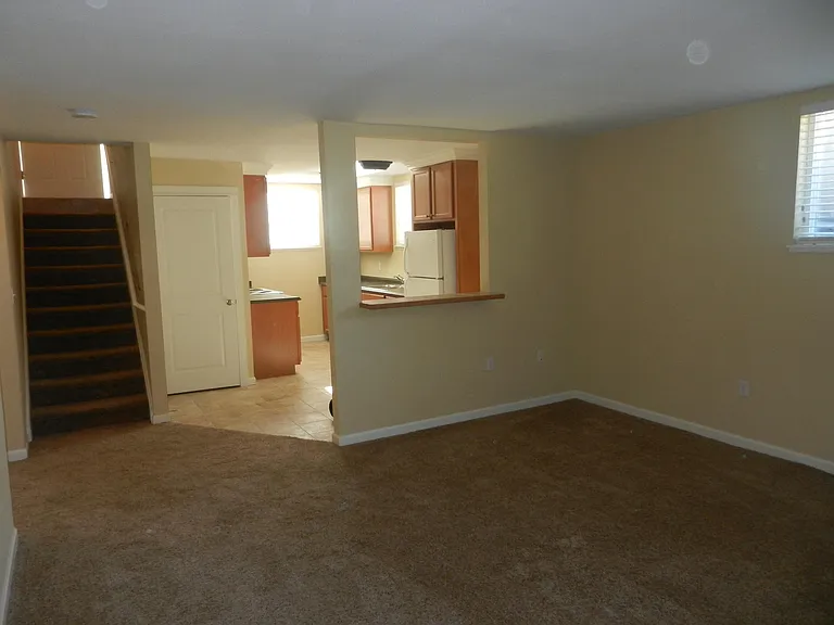 90 N 6th Ave — Photo 3