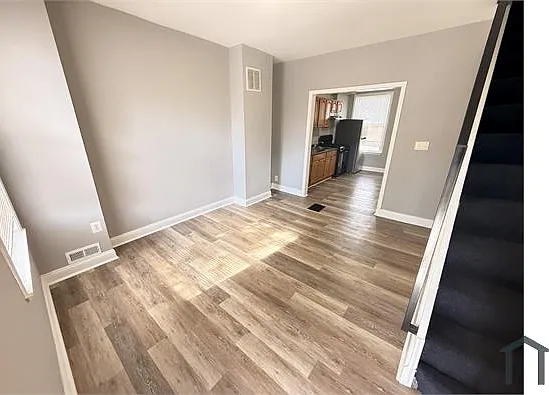 1120 N Luzerne Ave — Photo 1
