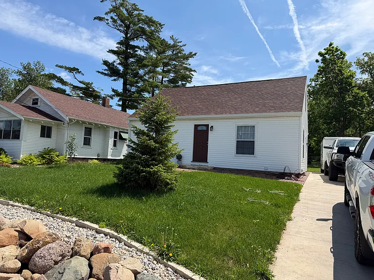 2922 Center Point Rd NE — Photo 2