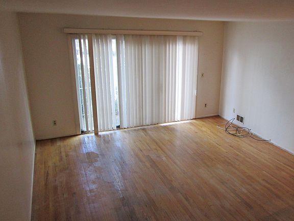 5th image of 70 Sheraden Ave