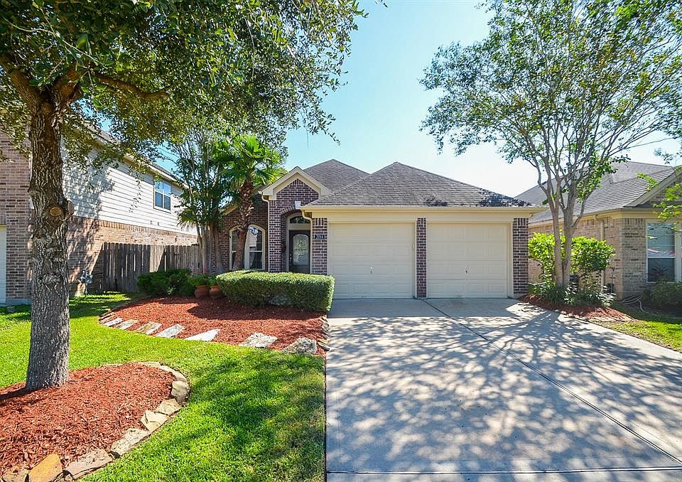 Welcome to your new home! Newly landscaped with fresh paint on the outside.