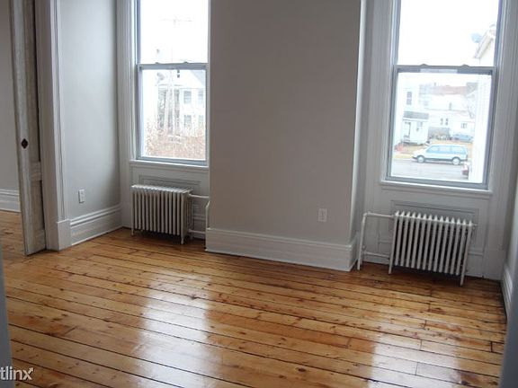 3rd image of 17 Oak St Fl 2