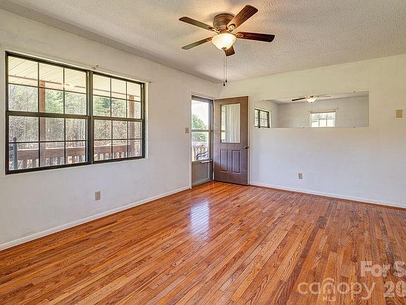 5th image of 216 Pickens Rd