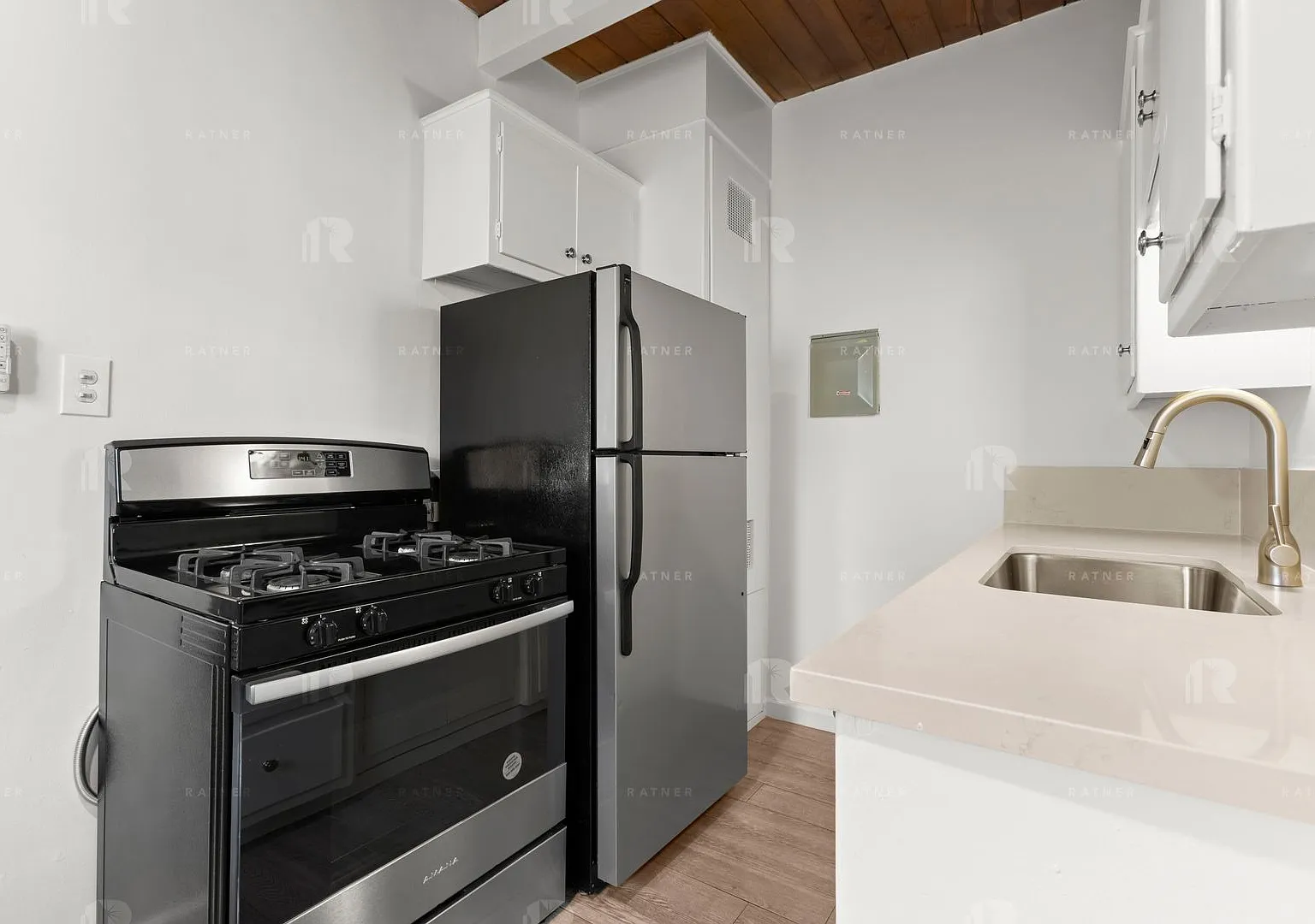 (An/Ti/Yo:B) 4232-4234 Mary Ellen Avenue — Photo 3