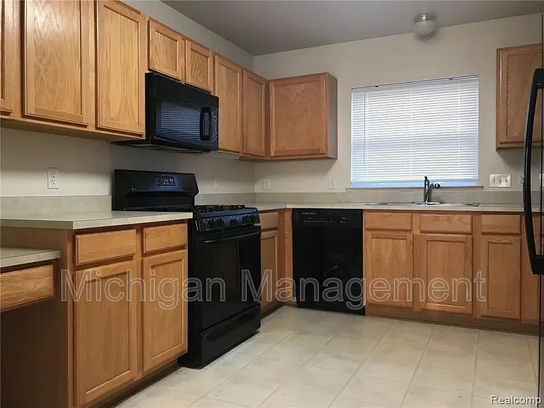 3107 Promenade Cir — Photo 2