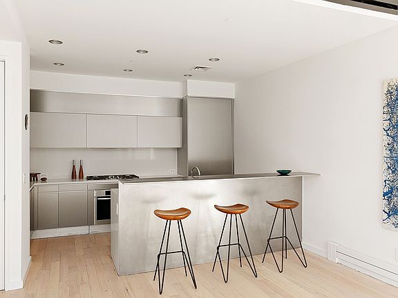 5th image of 136 Baxter St Penthouse Pha