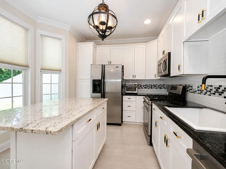 183 Shinnecock Dr — Photo 4