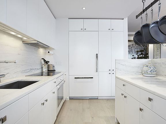 3rd image of 200 E 62nd St APT 26-B