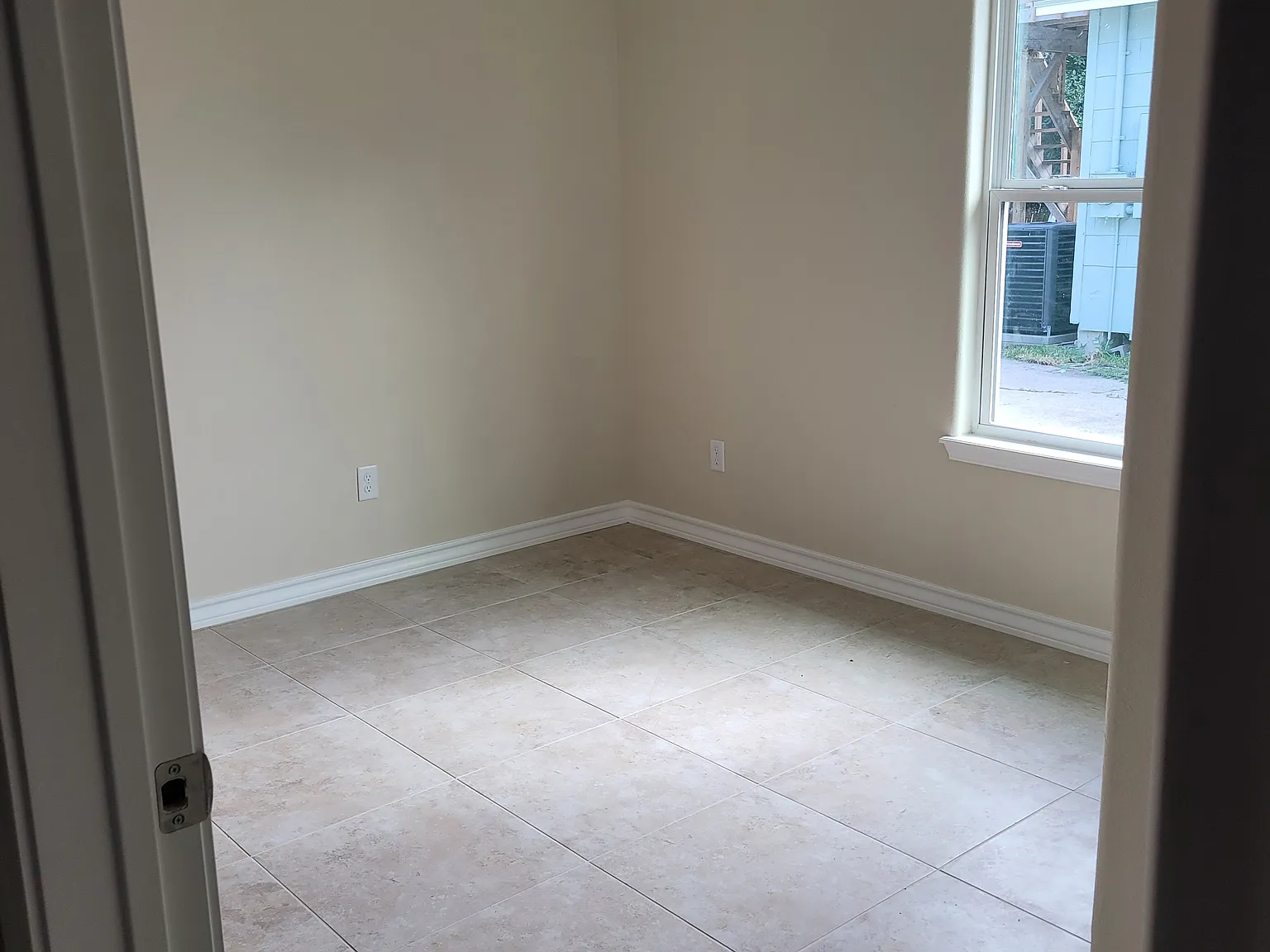 4 bed, 1550 sqft, $2,000 — Photo 4