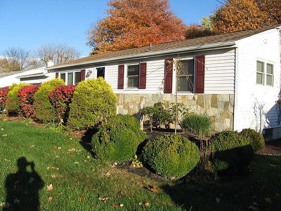 817 Valley Rd