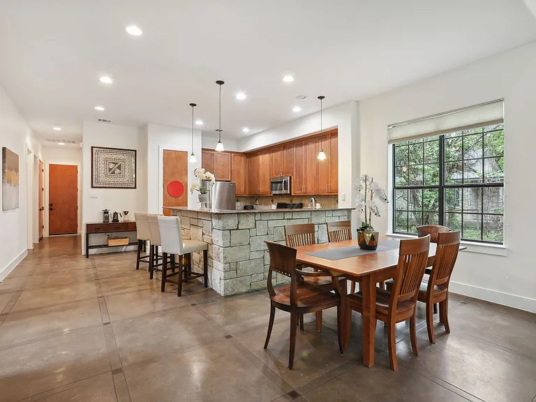 2309 Kinney Rd — Photo 8