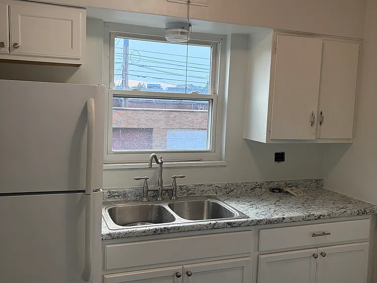 3235 White Oak Dr #5 — Photo 9