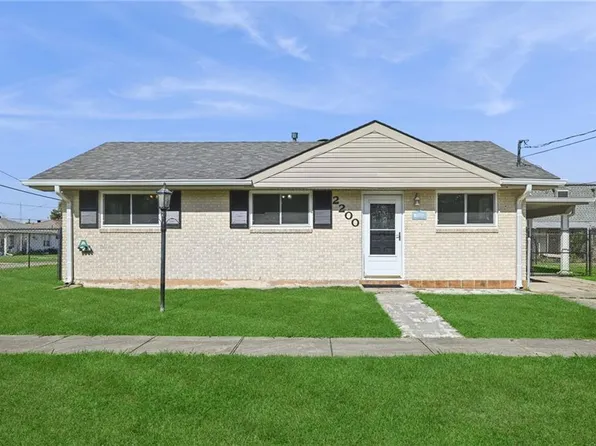 2200 Volpe Dr, Chalmette, LA 70043