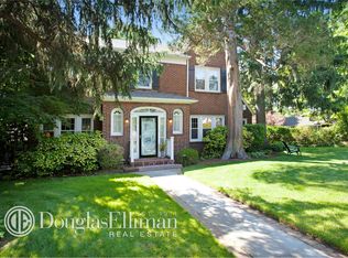 17 Mitchell Rd, Port Washington, NY 11050