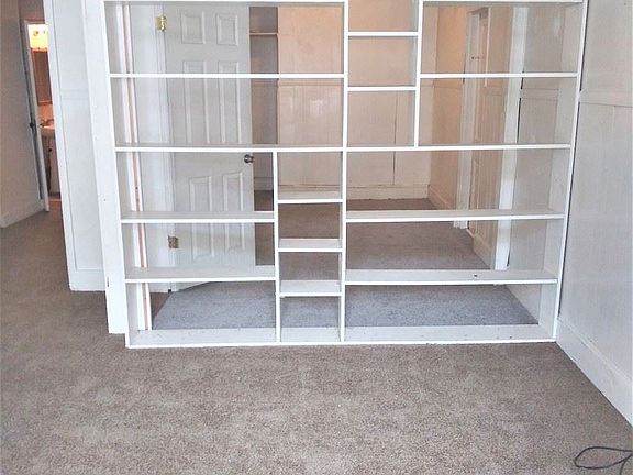 4th image of 7 W Market St #2