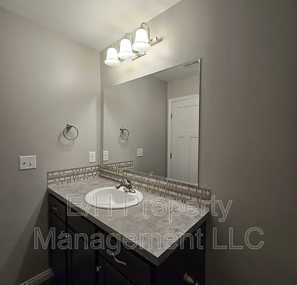 5937 N Millsboro St — Photo 30