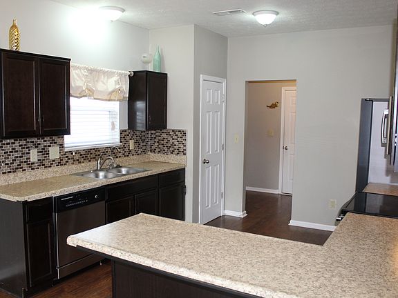 5th image of 1854 Silverton Dr