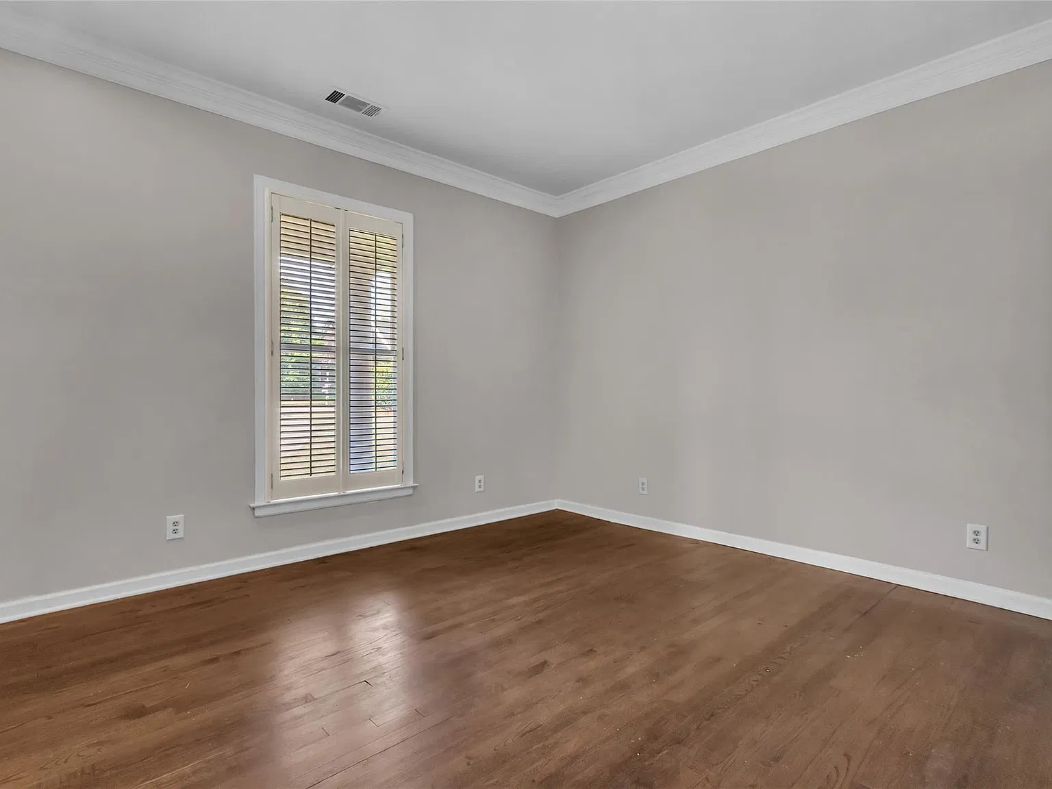 4 bed, 2823 sqft, $2,400 — Photo 4