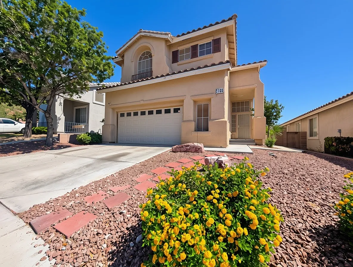 5 bed, 2439 sqft, $2,700 — Photo 2