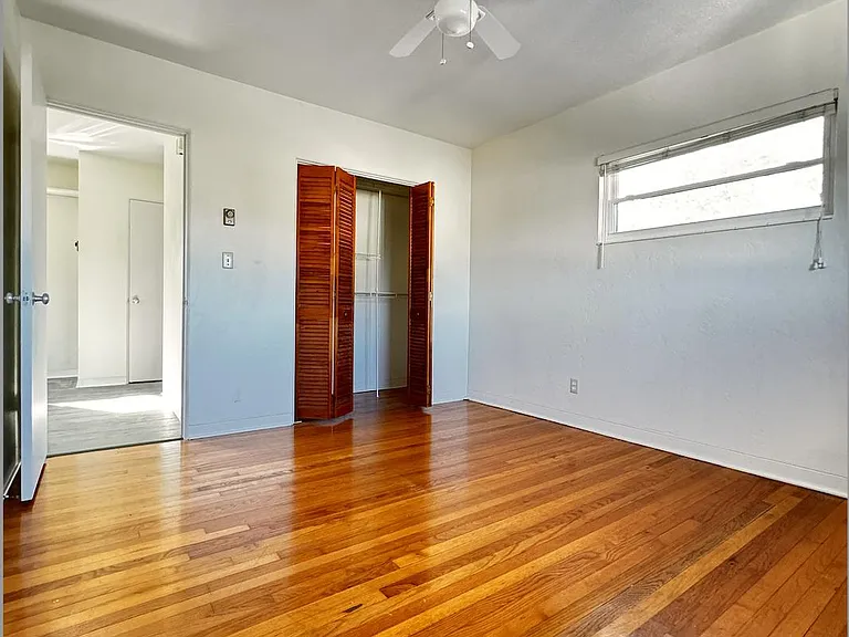 742 22nd Ave N #1/2 — Photo 17