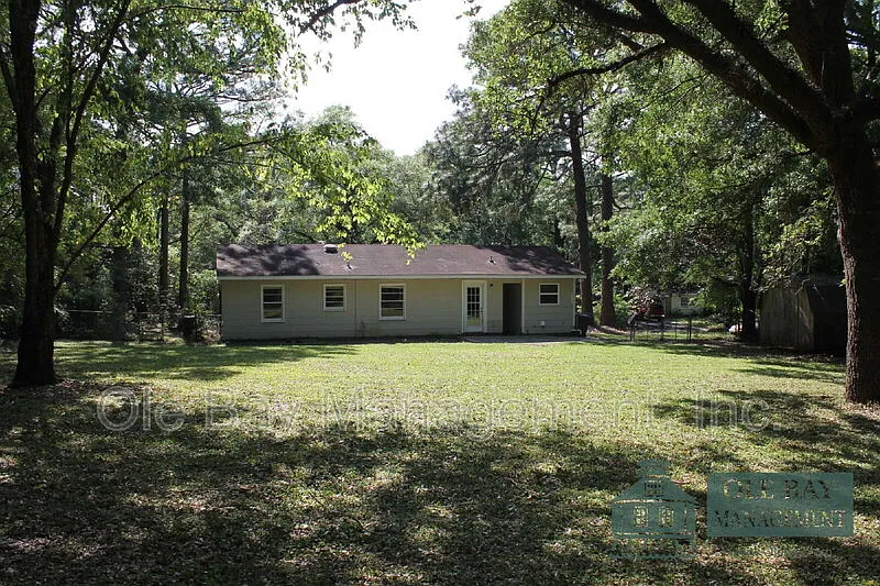3 bed, 1.0 bath, $1,350 — Photo 2