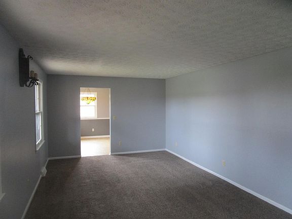 2nd image of 104 Rejeanna Dr