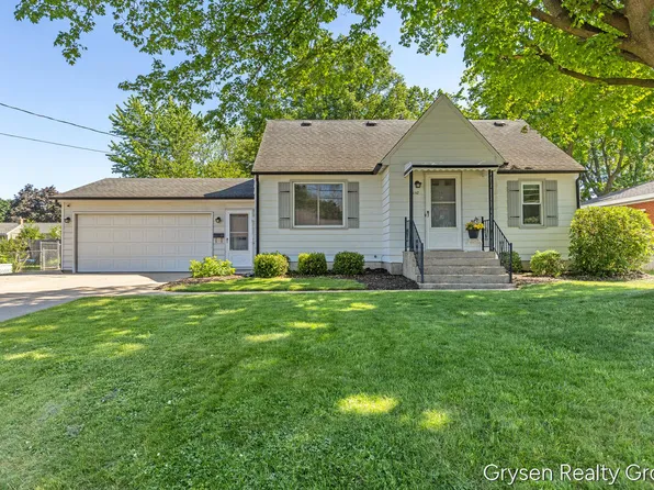 4110 38th St SW, Grandville, MI 49418