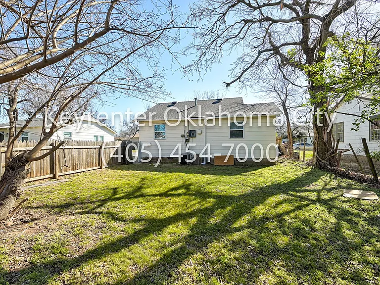4913 N Willow Ave — Photo 25