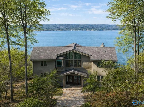 1513 Amber Ln, Guntersville, AL 35976