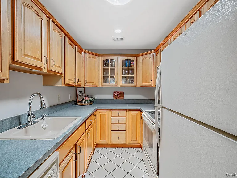 855 Skyline Dr — Photo 14