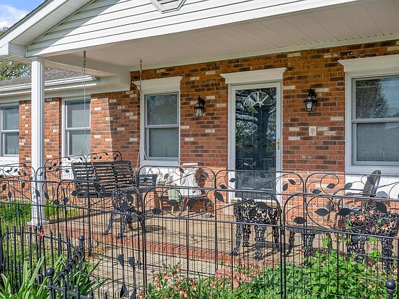 5th image of 225 Blueberry Ln
