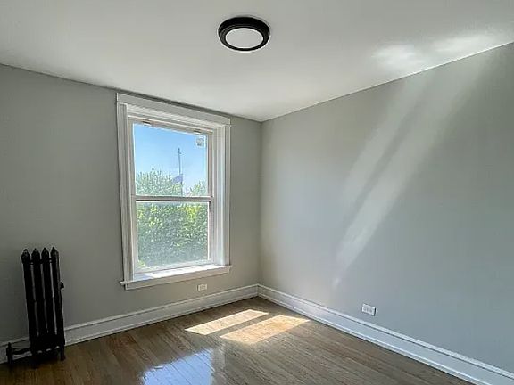 2nd image of 4615 S Prairie Ave #4