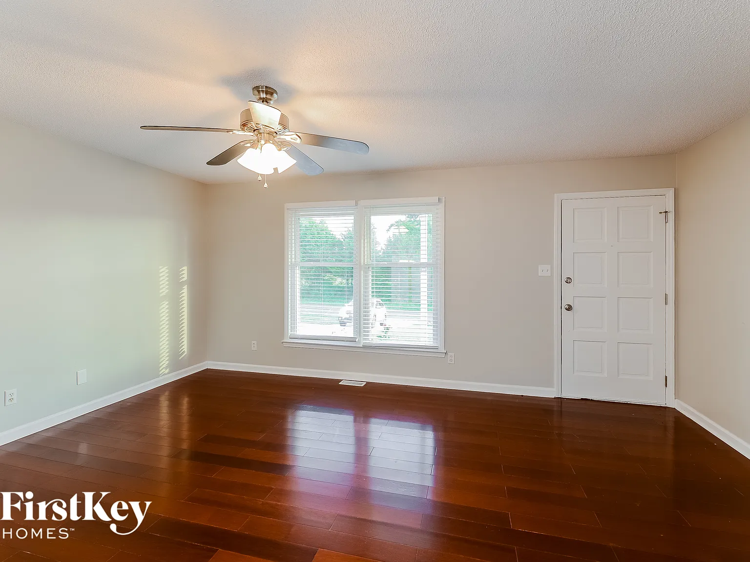 3 bed, 2.0 bath, 1439 sqft, $2,090 — Photo 2