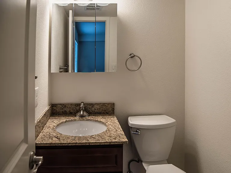 Lakemont Apartments — Photo 42