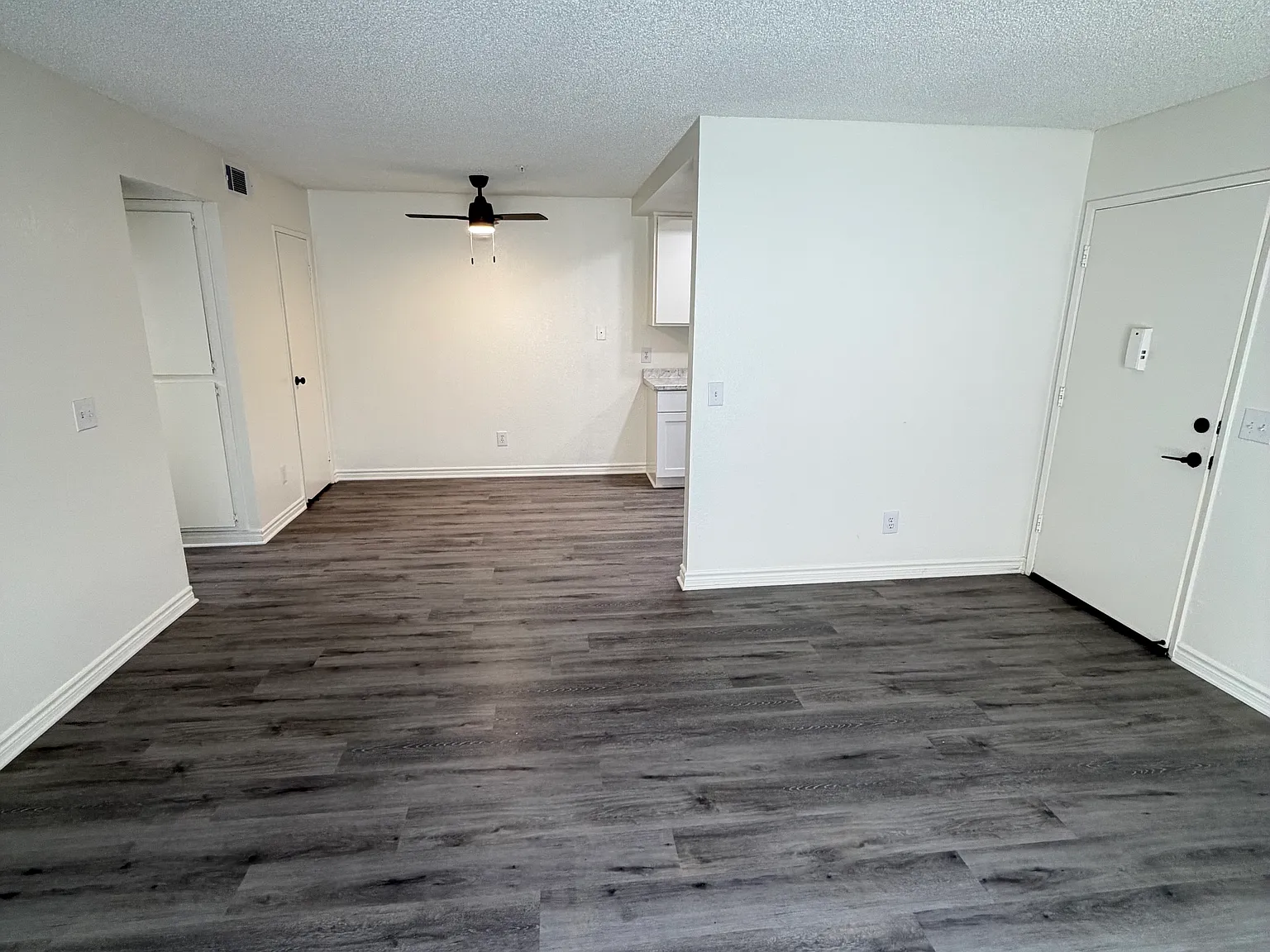 2 bed, 1050 sqft, $1,950 — Photo 3