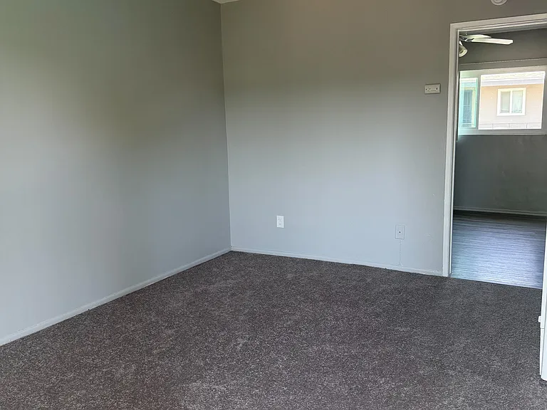 912 E La Palma — Photo 11