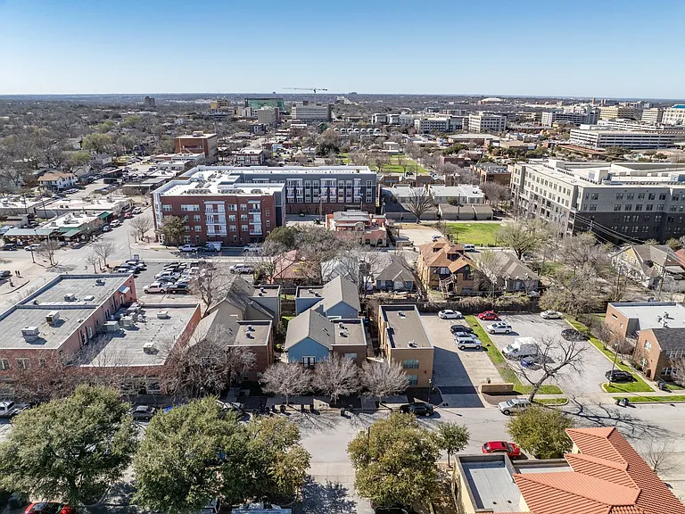 College Ave Apartments — Photo 54