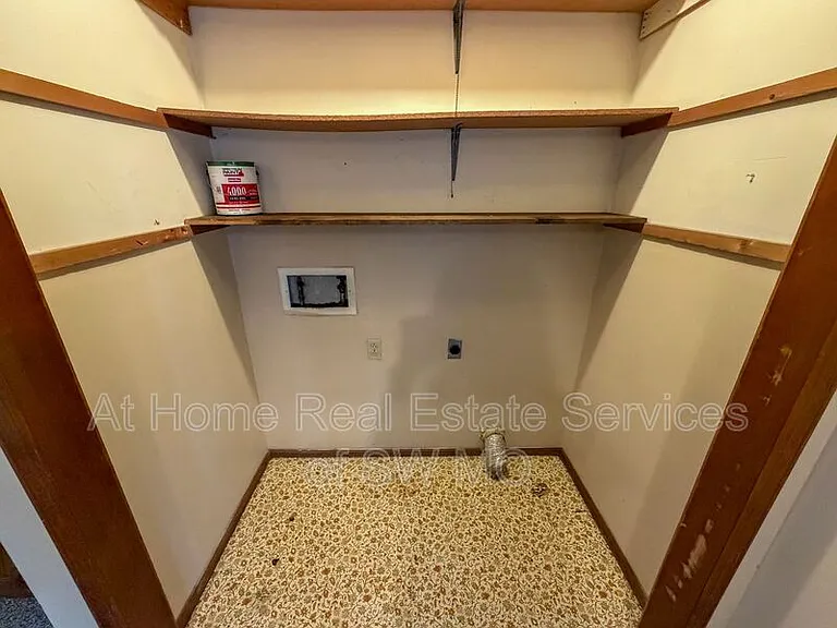 1444 S Gelven Ave — Photo 9