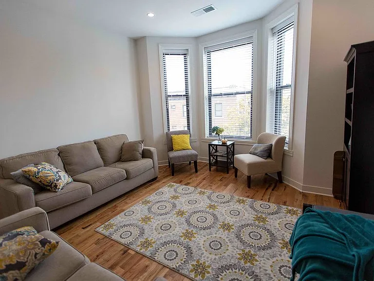751-53 W Buckingham Pl — Photo 25
