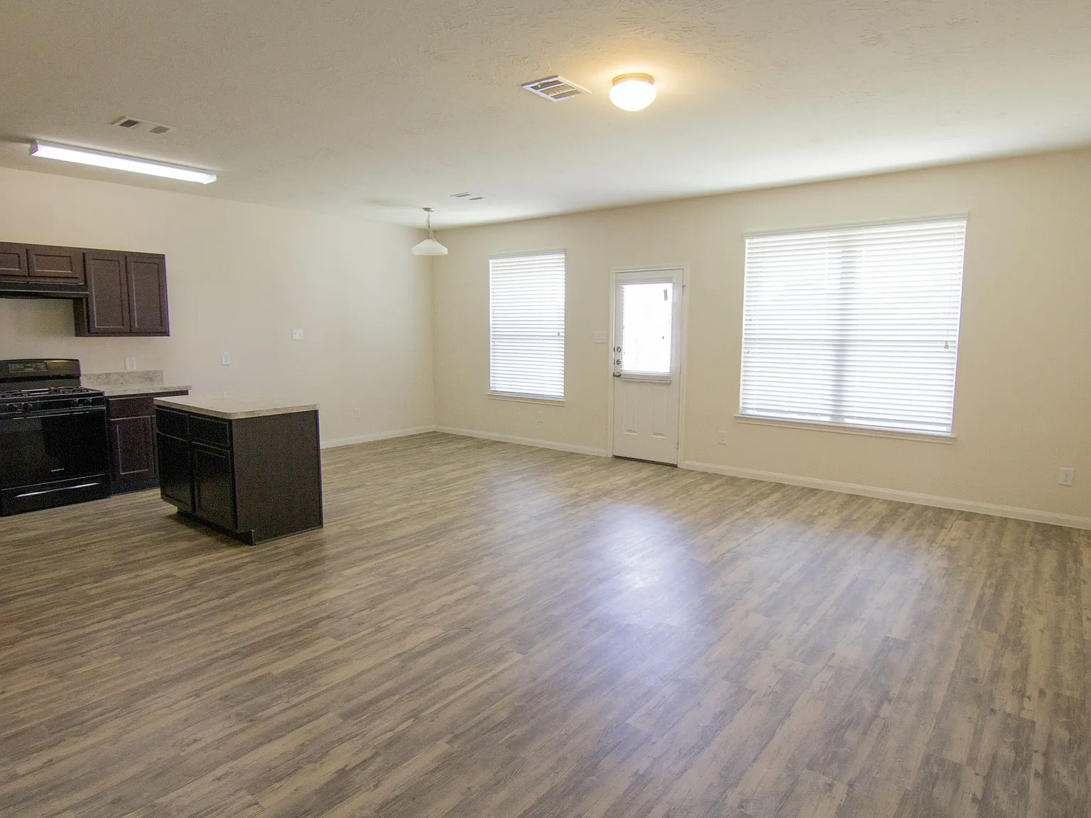 Brenwood Circle Townhomes — Photo 2