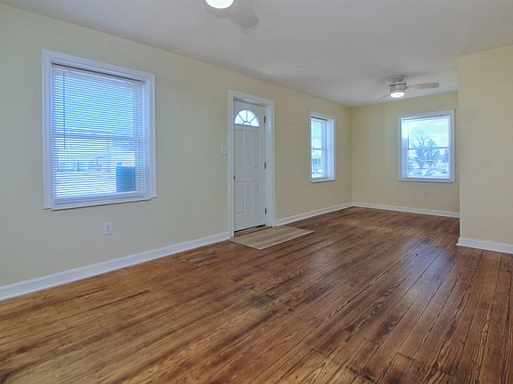 3rd image of 629 Mineral Ave