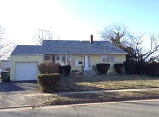 24 Eardley Rd, Edison, NJ 08817