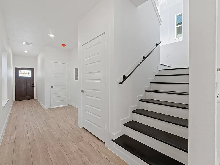 214 Cooper St — Photo 3